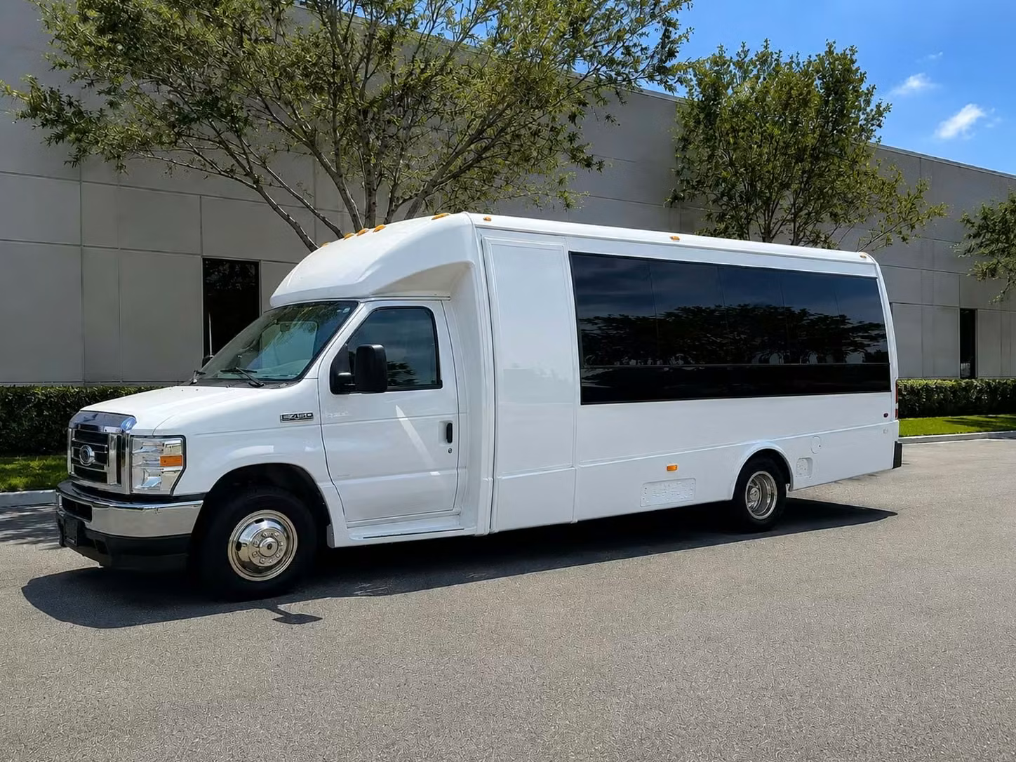 cedar falls 15 passenger minibus rental