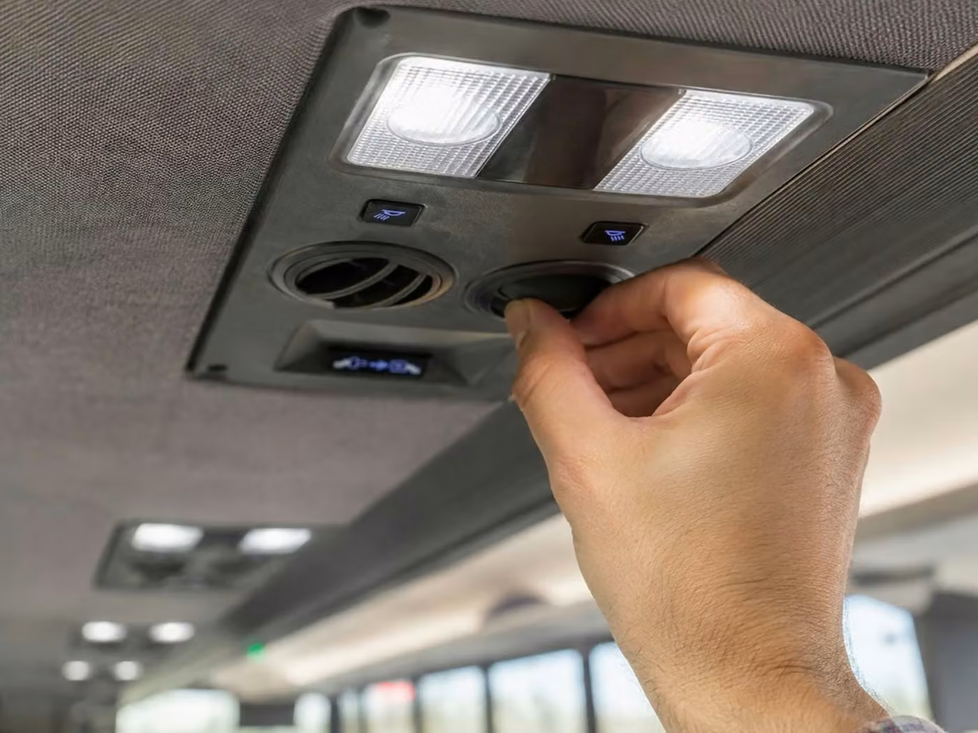 cedar falls 20 passenger minibus air conditioning
