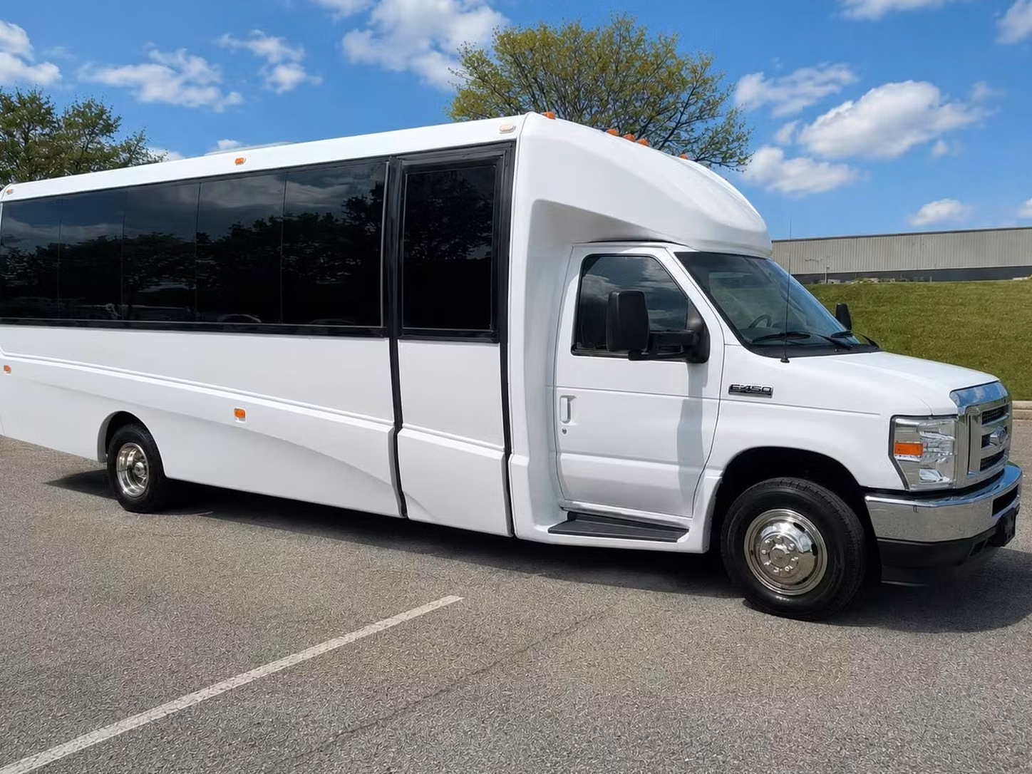 cedar falls 20 passenger minibus rental