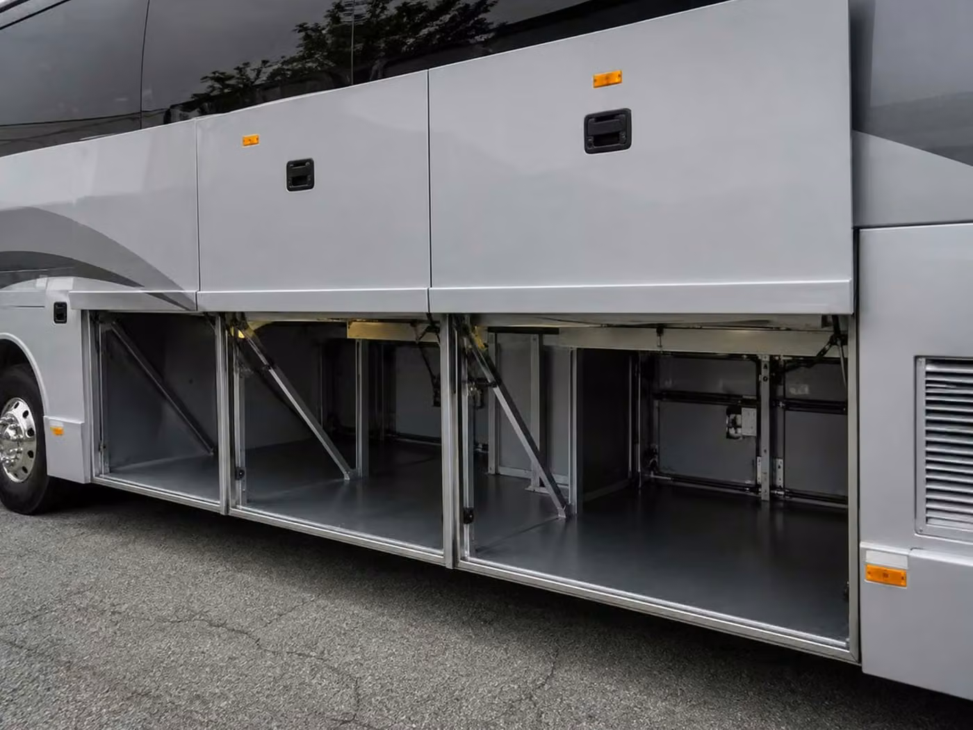 cedar falls 56 passenger charter bus luggage bays