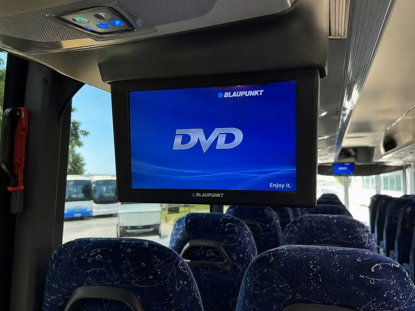 cedar falls 56 passenger charter bus tvs