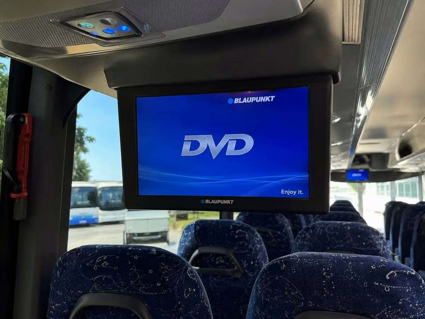 cedar falls charter bus tv monitors